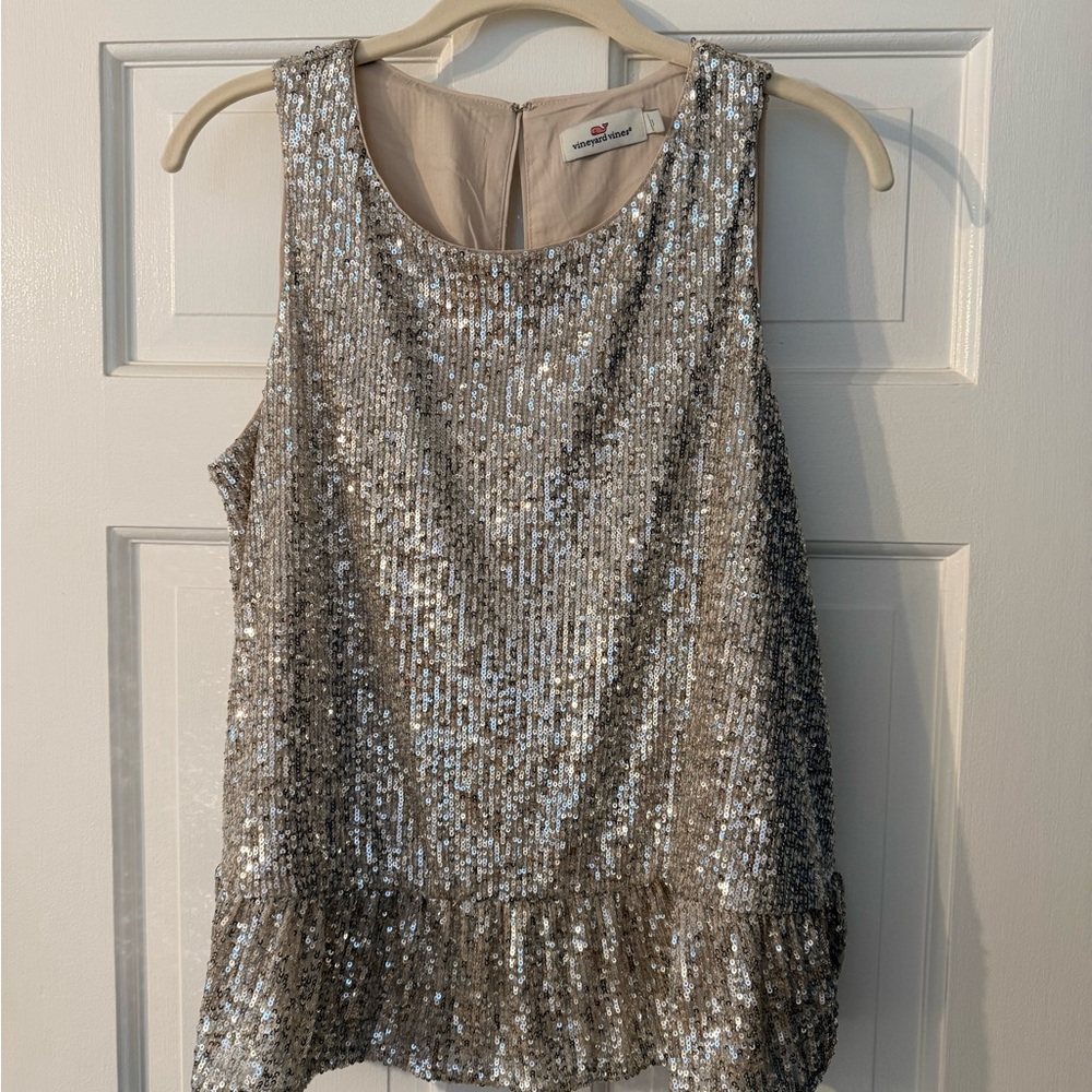 NWOT Vineyard Vines Silver Sequin Peplum Top! ✨ - Picture 4 of 5